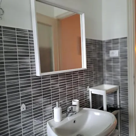 Apartment Jaky Maison Torino, Cozy & Modern With Wi-fi, Kitchen & Balcony *