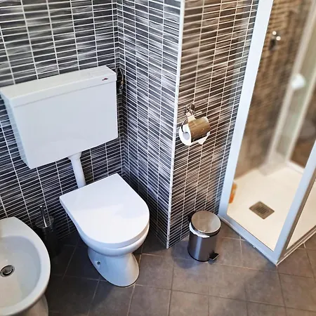 Jaky Maison Torino, Cozy & Modern With Wi-fi, Kitchen & Balcony Apartment *