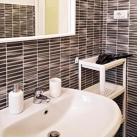 Jaky Maison Torino, Cozy & Modern With Wi-fi, Kitchen & Balcony *