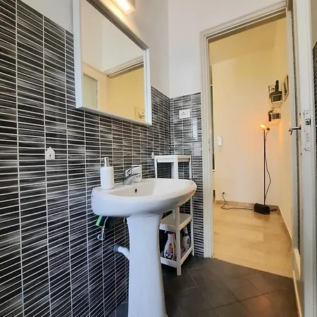 Jaky Maison Torino, Cozy & Modern With Wi-fi, Kitchen & Balcony Apartment Turin