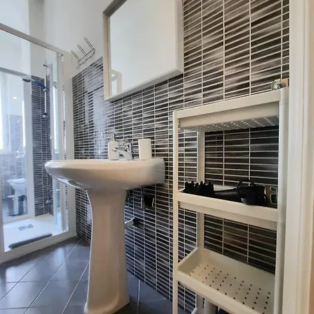 Jaky Maison Torino, Cozy & Modern With Wi-fi, Kitchen & Balcony Apartment *