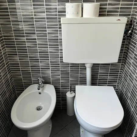 Apartment Jaky Maison Torino, Cozy & Modern With Wi-fi, Kitchen & Balcony *