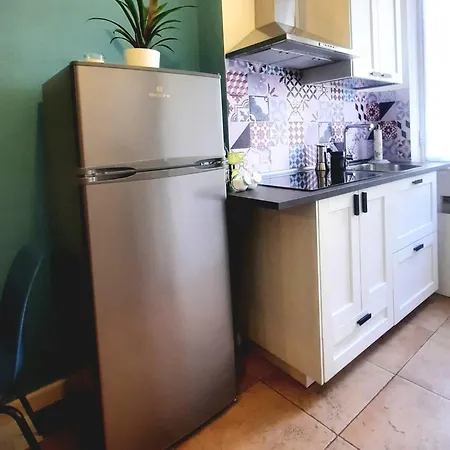 Apartamento Jaky Maison Torino, Cozy & Modern With Wi-fi, Kitchen & Balcony Turín